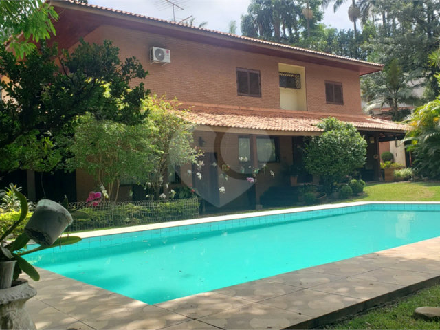 Sobrado à venda com 4 quartos, sendo 2 suítes,  em Jardim Marajoara, São Paulo, SP