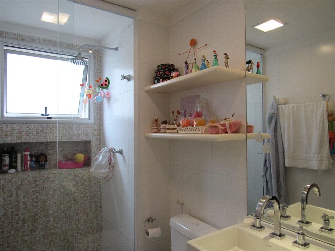 Apartamento à venda com 4 quartos, sendo 3 suítes,  em Jardim Londrina, São Paulo, SP