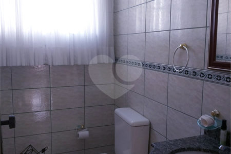 Casa à venda com 4 quartos, sendo 3 suítes, no condomínio Arujá 5, Arujá - SP