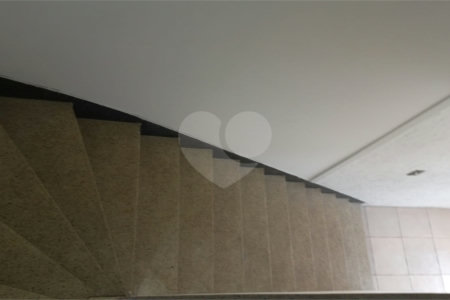 Sobrado à venda com 4 quartos, sendo 1 suíte, em Vila Vitório Mazzei, São Paulo, SP