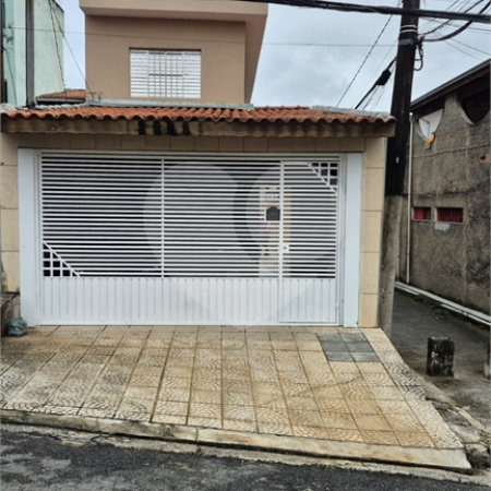 Sobrado à venda com 3 quartos, sendo 1 suíte, em Jardim Las Vegas, Santo André, SP