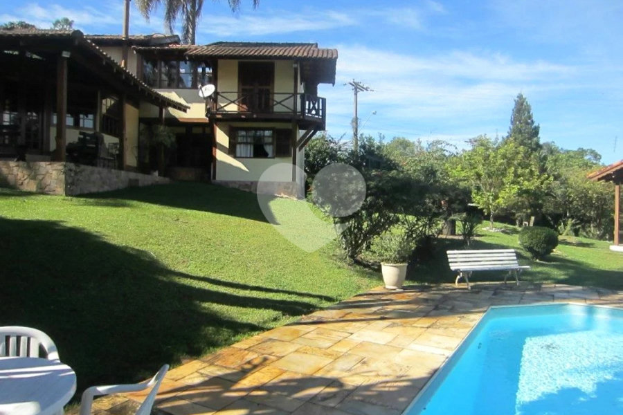 Casa à venda com 3 suítes no condomínio Associação Reserva das Hortênsias, Mairiporã - SP