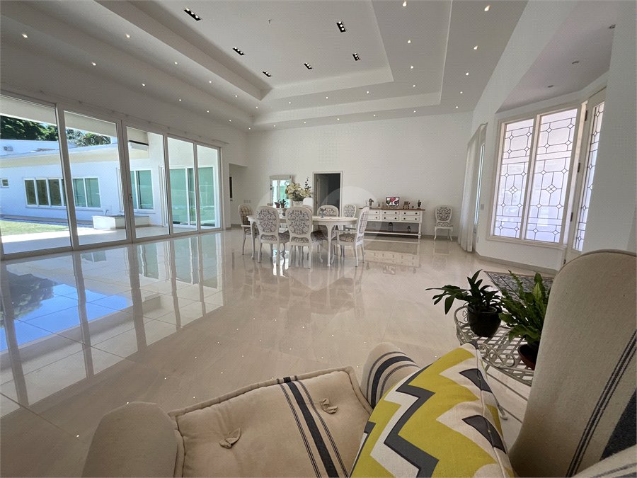 Casa à venda com 6 quartos, sendo 5 suítes, no condomínio City Castelo, Itu - SP