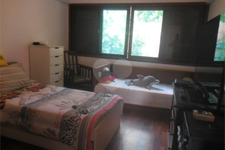 Casa à venda com 4 quartos, sendo 1 suíte,  em Interlagos, São Paulo, SP