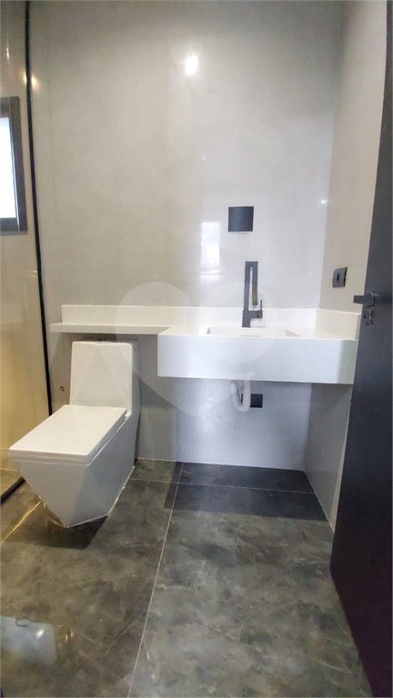 Casa à venda com 5 suítes no condomínio Figueira Garden, Atibaia - SP