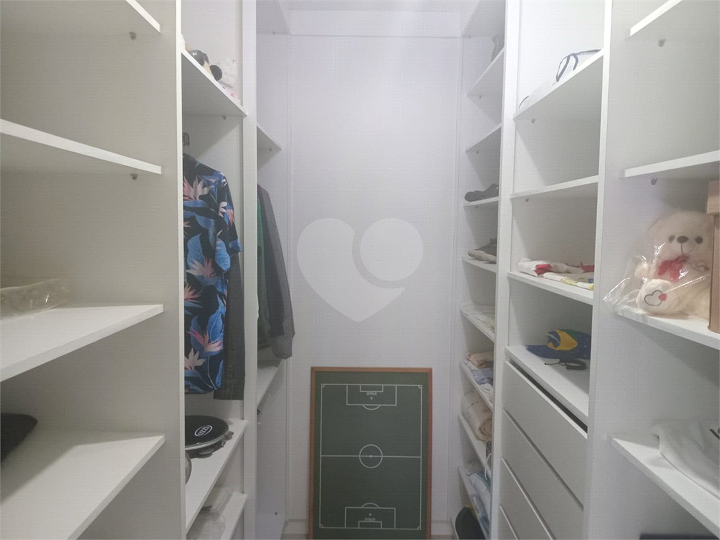 Casa à venda com 4 quartos, sendo 3 suítes, no condomínio Arco Iris, Atibaia - SP