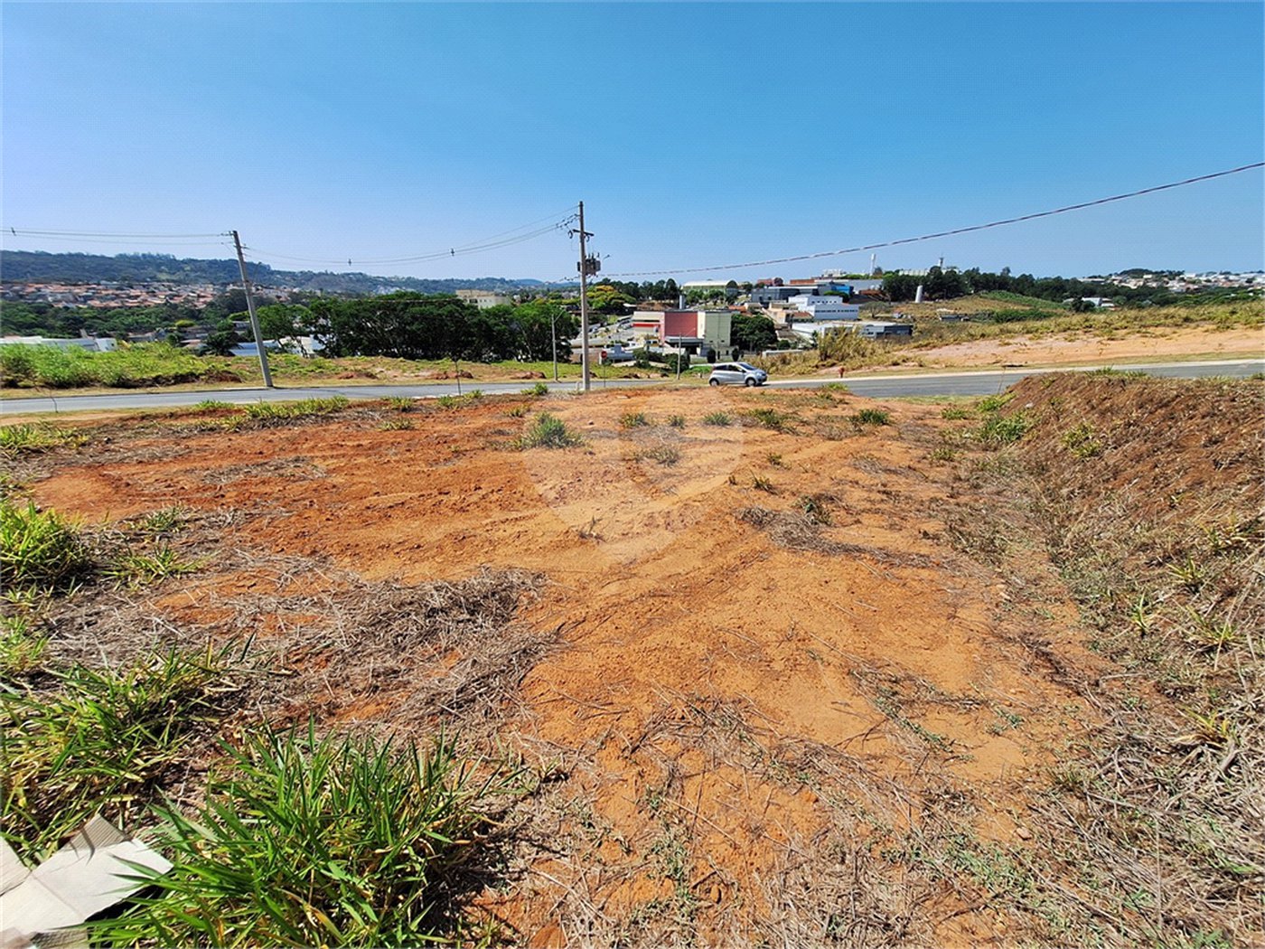 Terreno à venda com 1 suíte no condomínio Comercial Independência, Vinhedo - SP