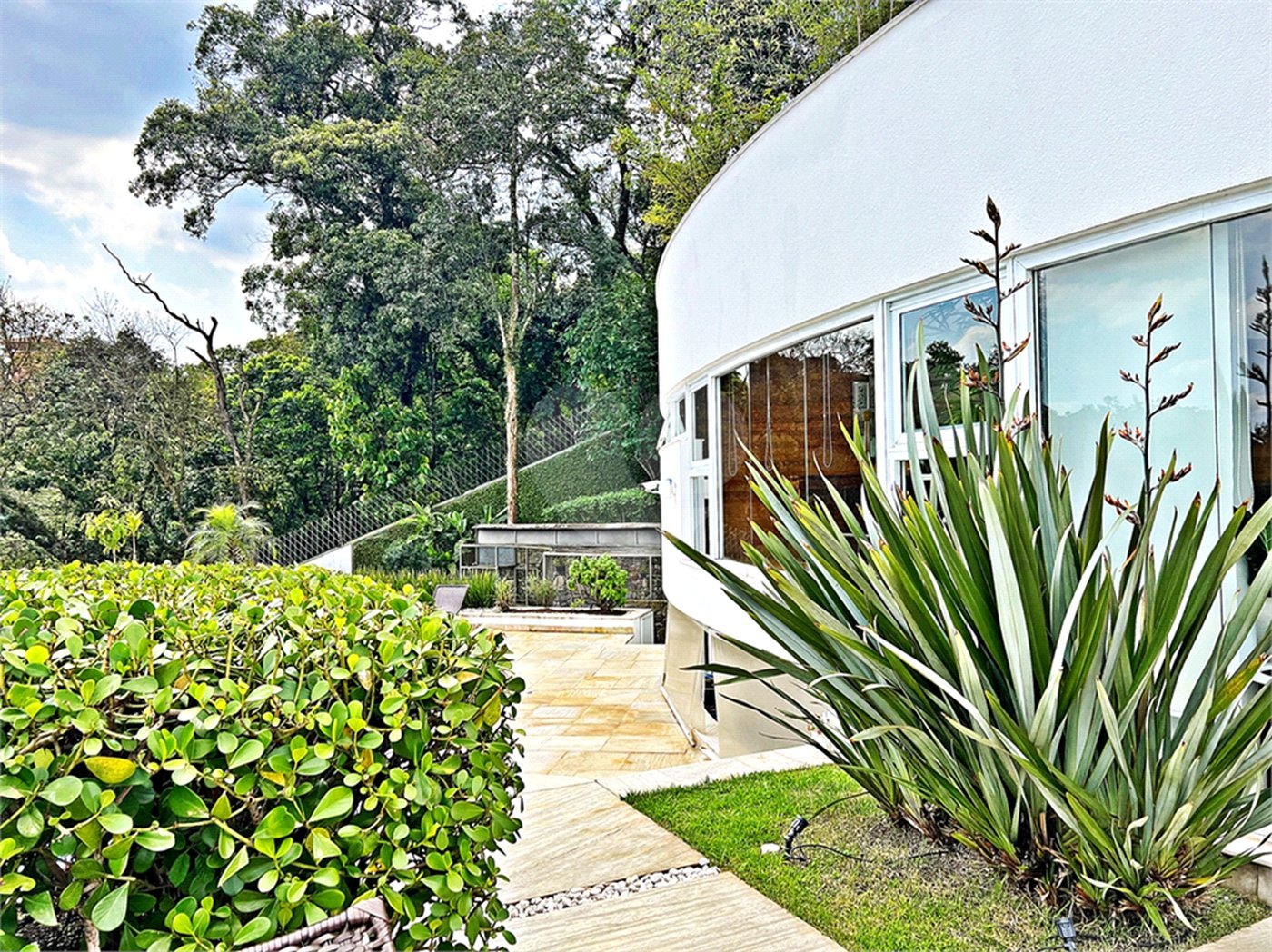 Casa à venda com 4 suítes no condomínio Residencial Jd. Ibiratiba, São Paulo - SP