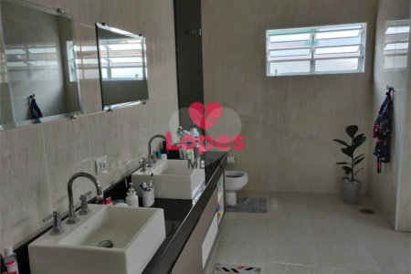 Casa à venda com 3 suítes no condomínio Jaridim Coleginho, Jacareí - SP