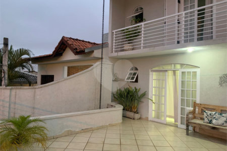 Sobrado à venda com 3 quartos, sendo 1 suíte, em Residencial Novo Horizonte I, Mogi das Cruzes, SP