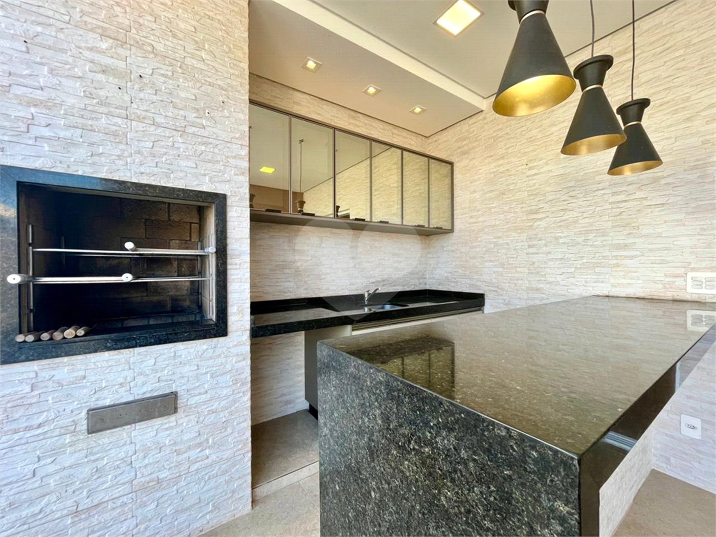 Casa à venda com 3 suítes no condomínio Campos do Conde, Sorocaba - SP