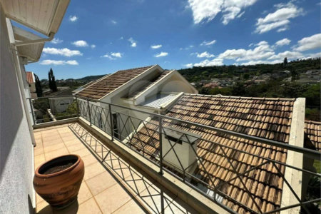 Casa à venda com 3 suítes no condomínio Recanto dos Paturis, Vinhedo - SP