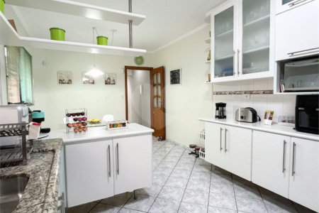 Sobrado à venda com 4 quartos, sendo 1 suíte, em Jardim Textil, São Paulo, SP