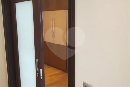 Casa à venda com 5 quartos, sendo 4 suítes, no condomínio Santa Teresa, Jundiaí - SP