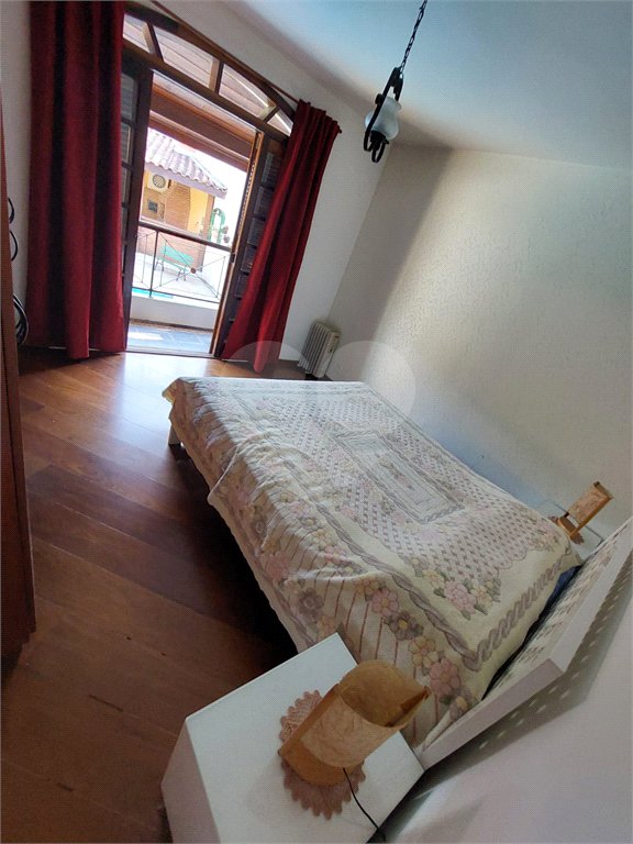Casa à venda ou para alugar com 5 quartos, sendo 1 suíte, em Cumbari, Mairiporã, SP