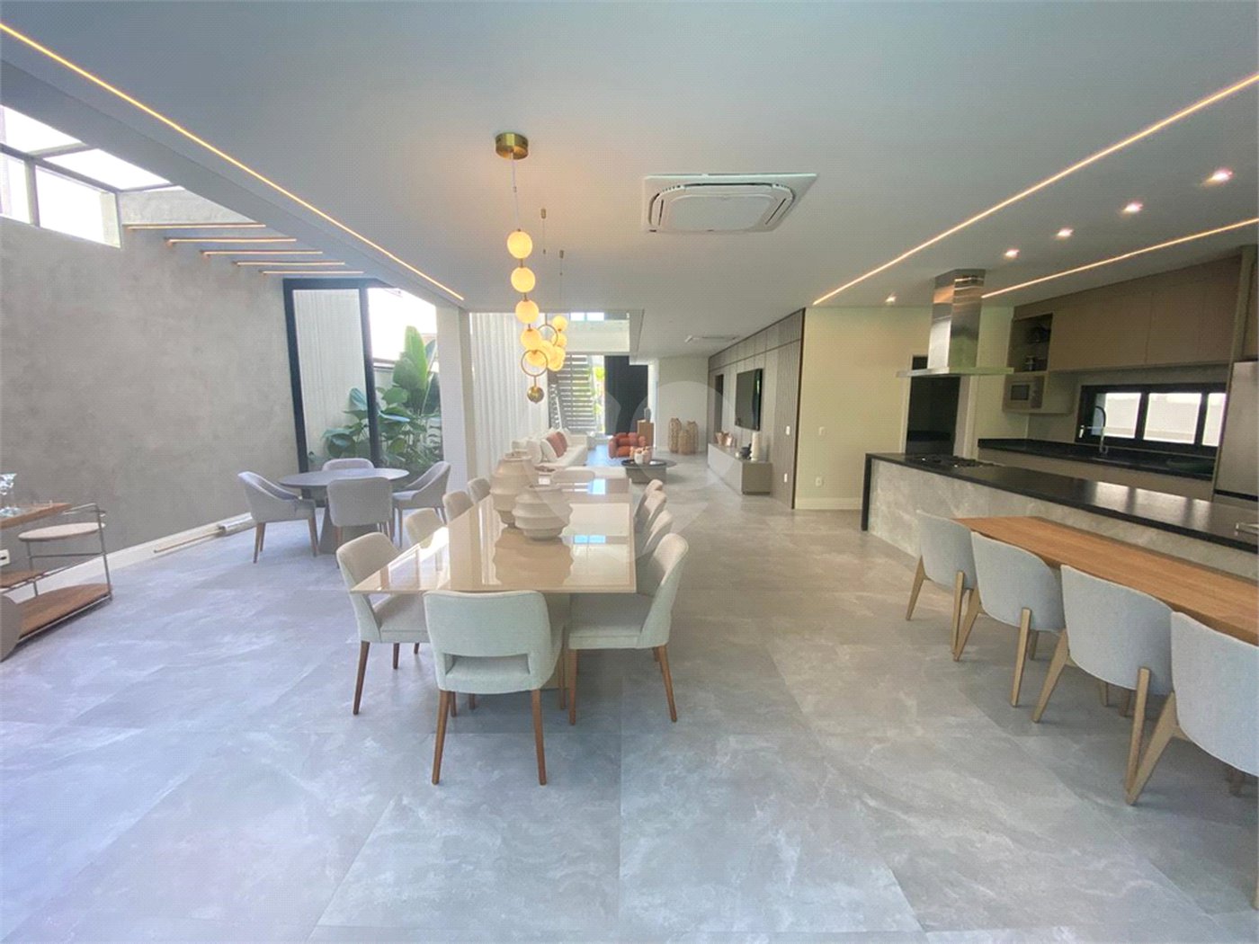 Duplex à venda com 6 suítes em Riviera, Bertioga, SP