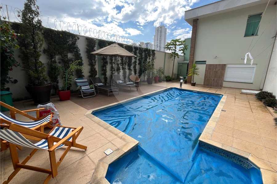 Sobrado à venda com 4 quartos, sendo 3 suítes, em Saúde, São Paulo, SP