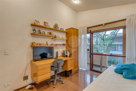 Casa à venda com 5 quartos, sendo 4 suítes, em Alto da Boa Vista, São Paulo, SP