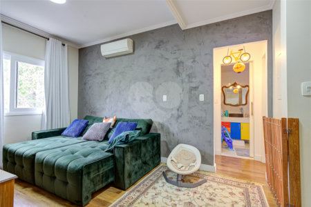 Casa à venda com 4 quartos, sendo 2 suítes, no condomínio Vila dos Ipês, São Paulo - SP
