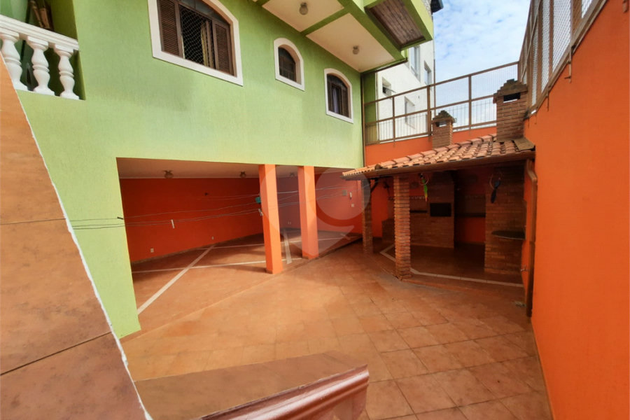Sobrado à venda com 4 quartos, sendo 3 suítes, em Região Central, Caieiras, SP