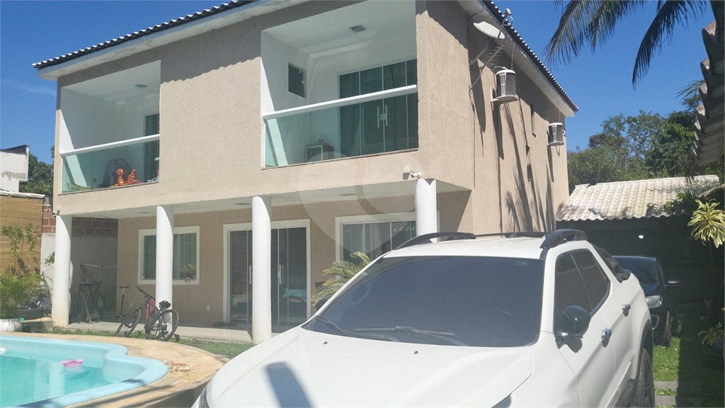 Casa à venda com 4 quartos, sendo 3 suítes, no condomínio Residencial Nelson Pinto, Rio de Janeiro - RJ