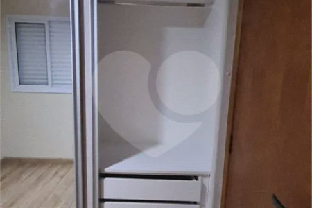 Casa à venda com 3 quartos, sendo 1 suíte, no condomínio Alvorada Parque Vitória, São Paulo - SP