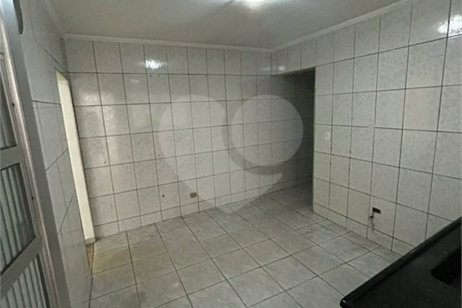 Sobrado à venda com 4 quartos, sendo 2 suítes, em Campo Limpo, São Paulo, SP