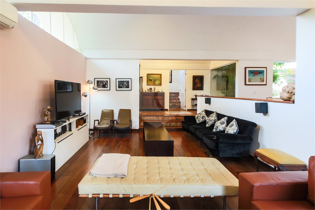 Casa à venda com 4 quartos, sendo 1 suíte,  em Interlagos, São Paulo, SP