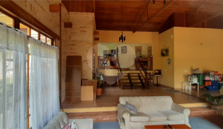 Casa à venda ou para alugar com 3 quartos, sendo 1 suíte,  no condomínio Alpes de Caieiras, Caieiras - SP