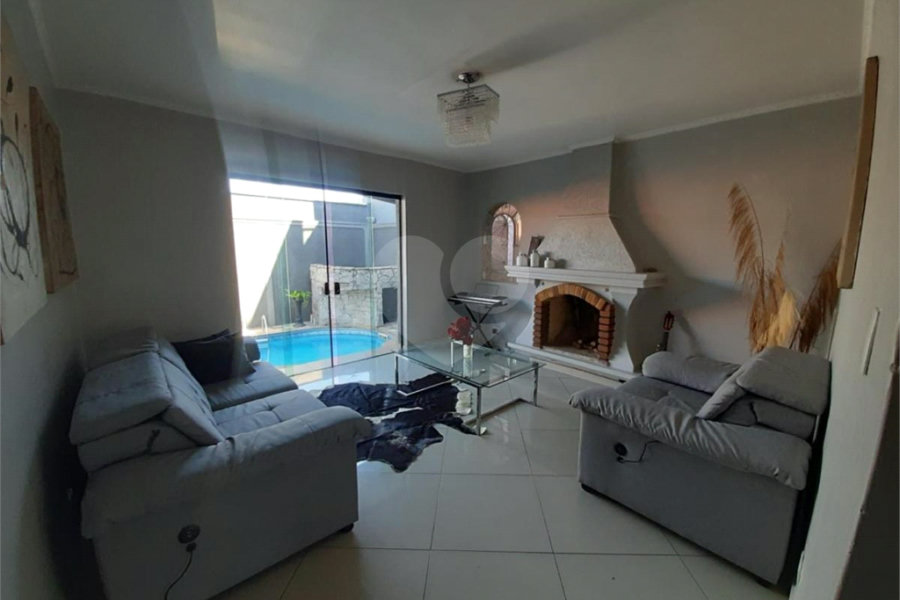 Sobrado à venda com 4 quartos, sendo 2 suítes, em Tremembé, São Paulo, SP