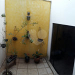 Sobrado com quintal amplo e arborizado a venda
