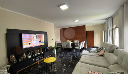 Casa à venda com 3 quartos, sendo 1 suíte,  em Vila Nivi, São Paulo, SP