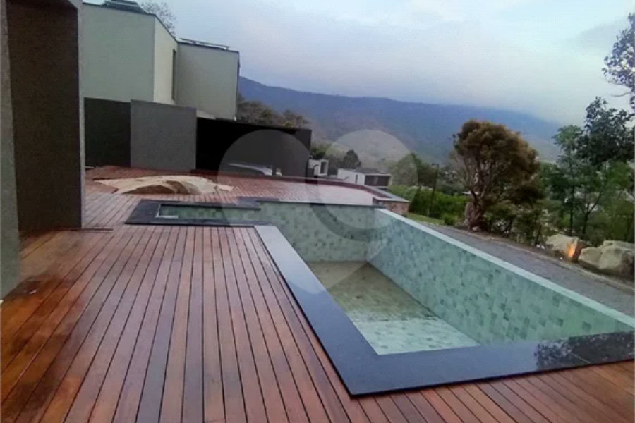 Casa de Alto Padrão com Vista Privilegiada para a Pedra Grande — Atibaia