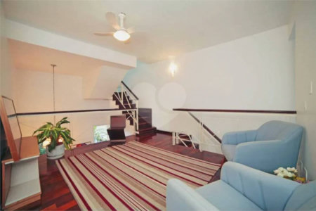 Casa à venda ou para alugar com 5 quartos, sendo 3 suítes, no condomínio Villa Florida, São Paulo - SP