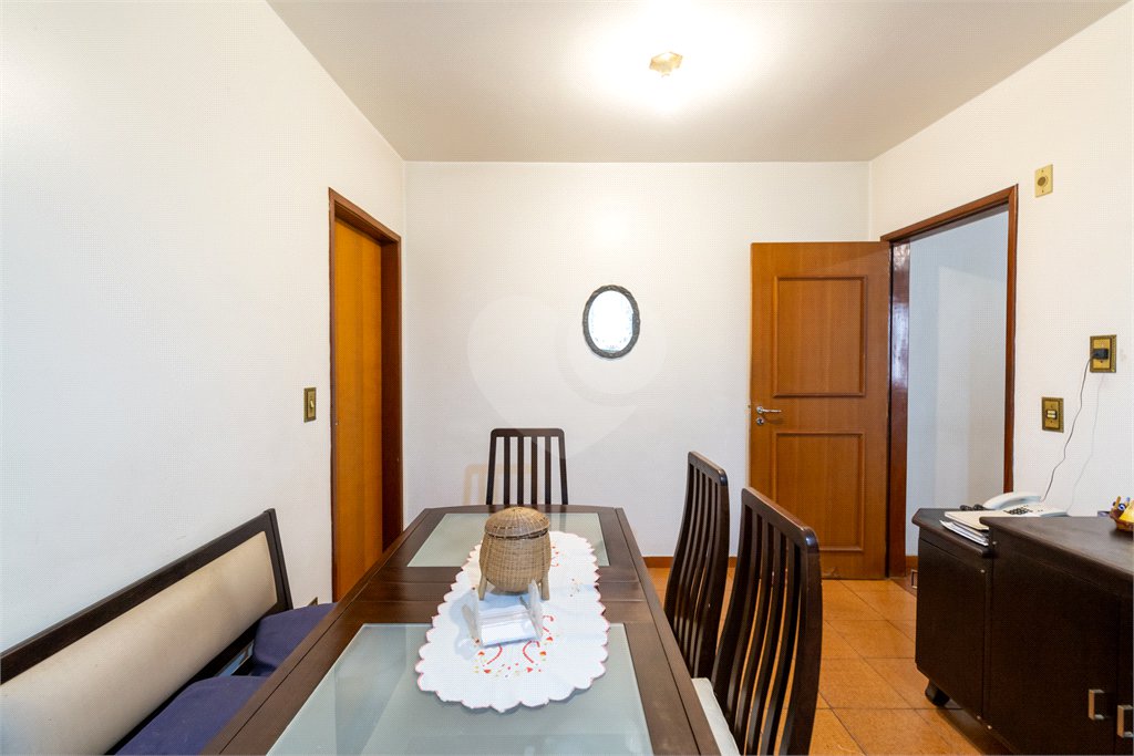 Casa à venda com 4 quartos, sendo 2 suítes, em Campo Belo, São Paulo, SP