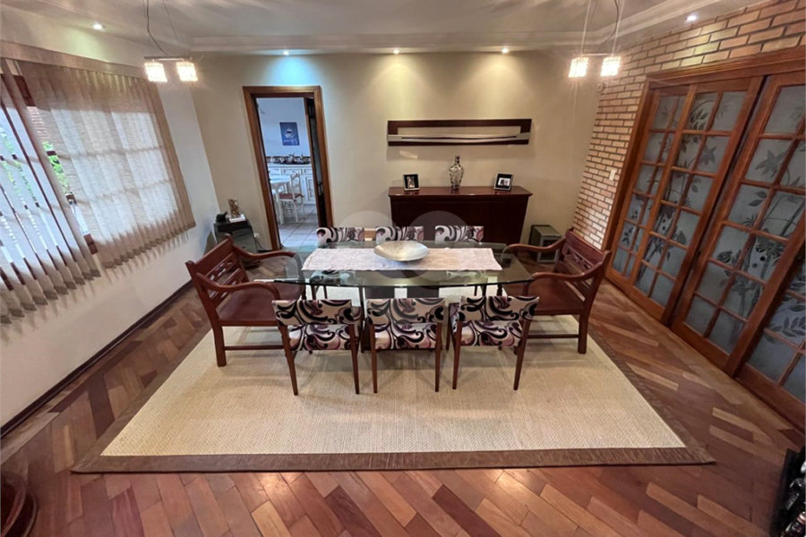 Casa à venda com 4 quartos, sendo 2 suítes, no condomínio Jornalista Américo Ariza, São Paulo - SP