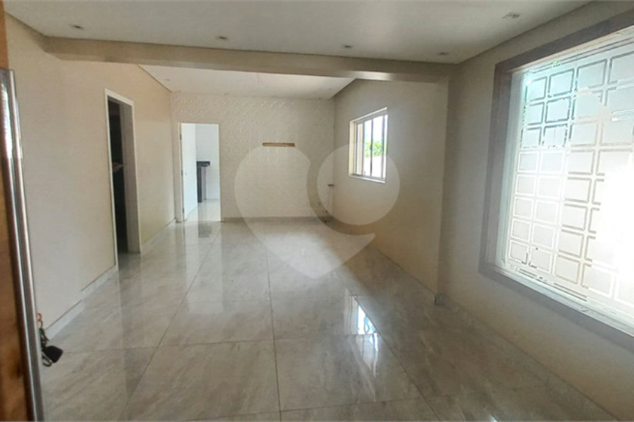 Casa Térrea à venda com 4 quartos, sendo 3 suítes, em Vila Galvão, Guarulhos, SP