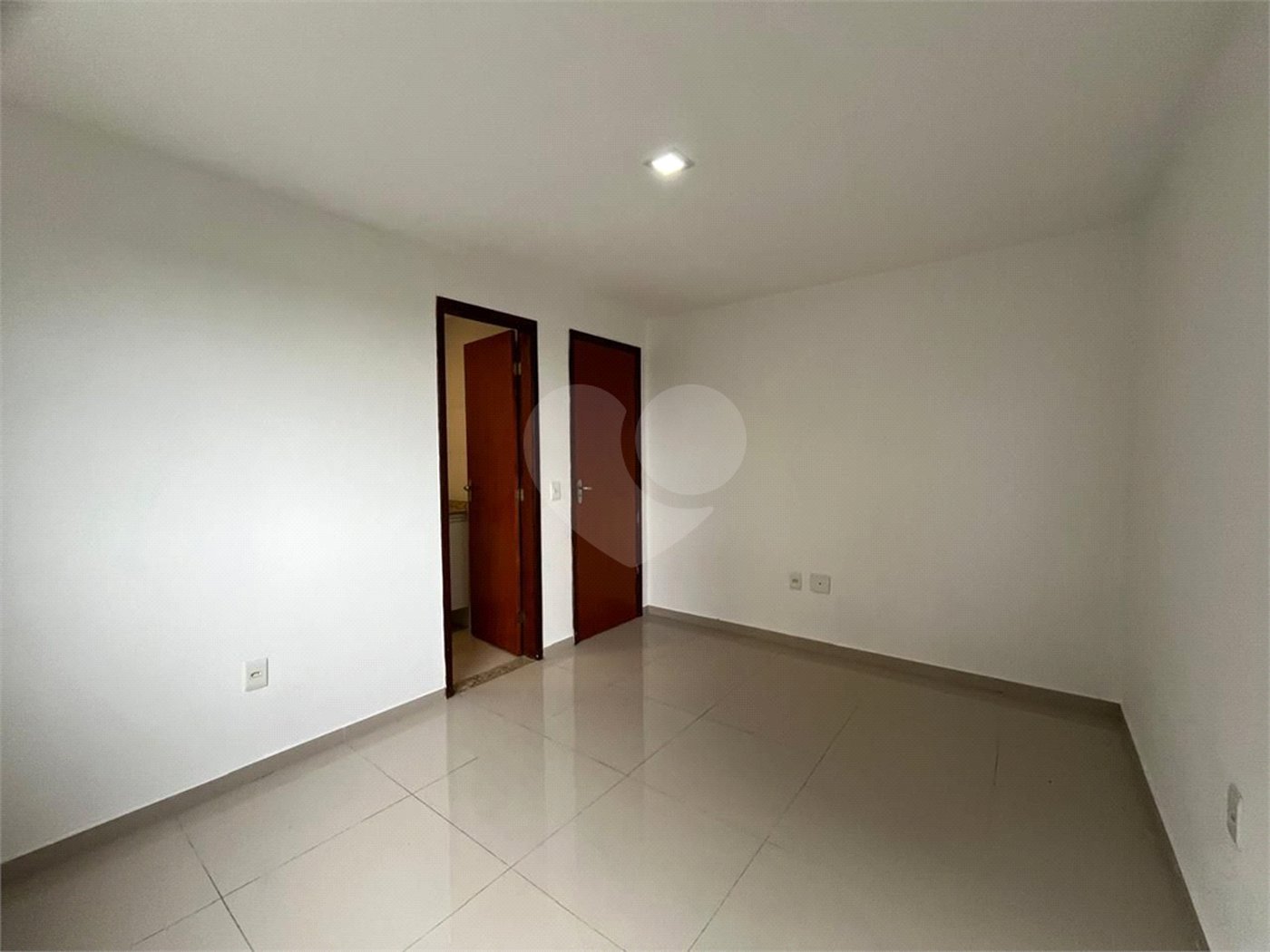 Casa à venda com 3 quartos, sendo 2 suítes, no condomínio Notting Hill - Campo Grande, Rio de Janeiro - RJ