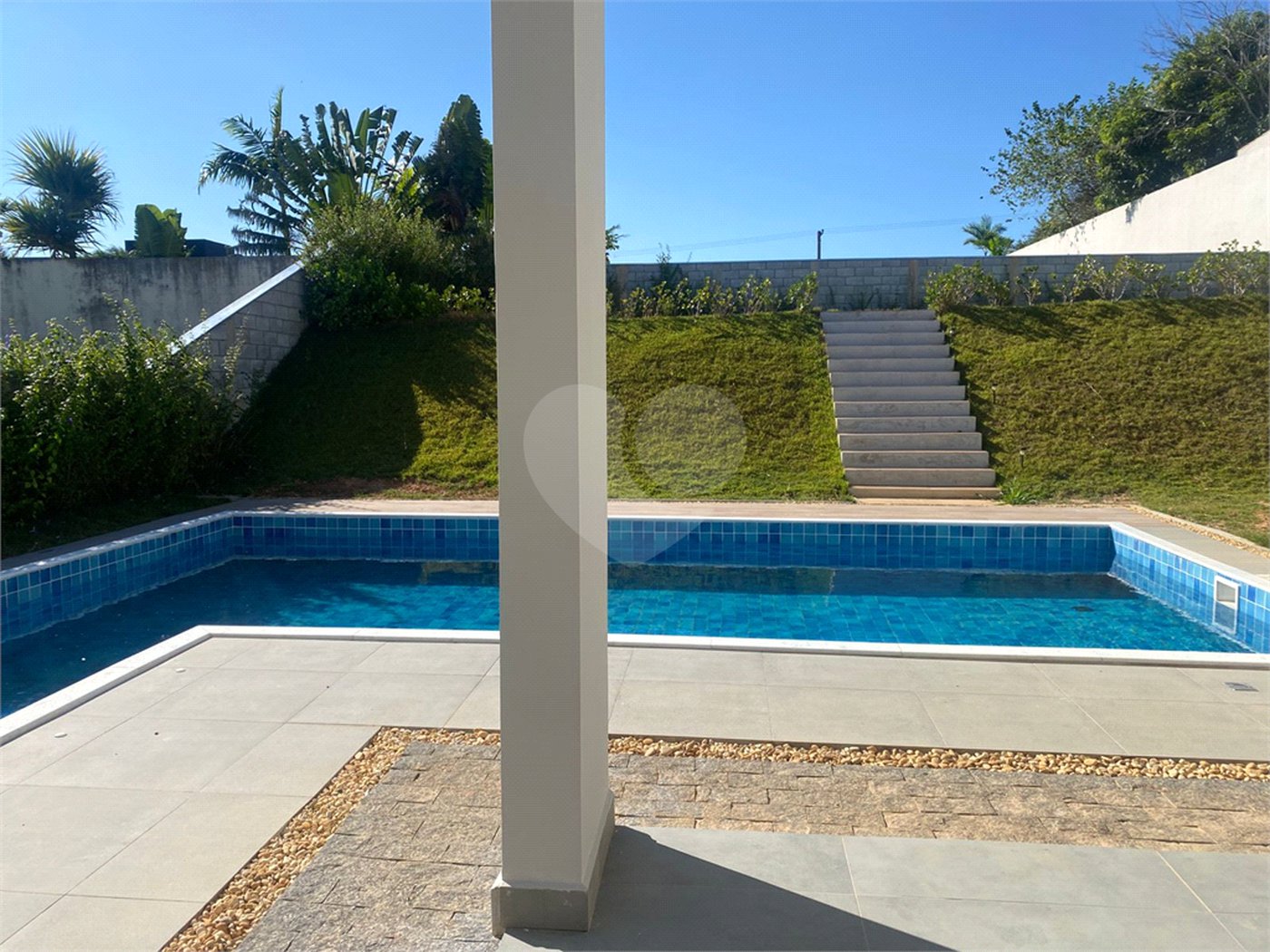 Casa à venda com 4 suítes no condomínio Village Saint Charbel, Araçoiaba da Serra - SP