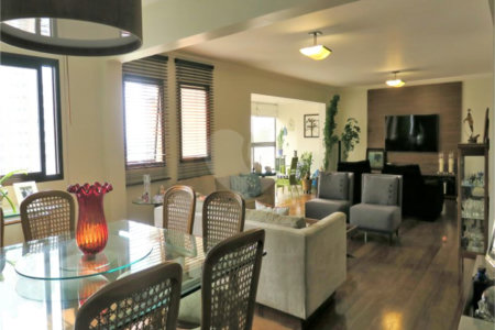 Apartamento à venda com 4 quartos, sendo 3 suítes,  em Jardim Monte Kemel, São Paulo, SP
