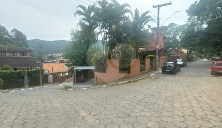Sobrado à venda com 4 quartos, sendo 2 suítes, em Lavapés, Mairiporã, SP