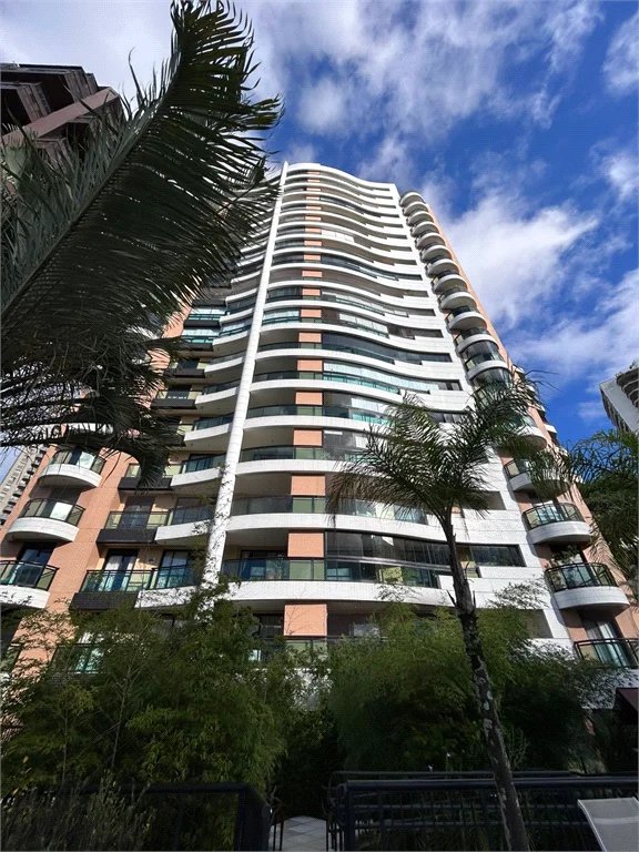 Apartamento à venda com 3 suítes em Vila Suzana, São Paulo, SP