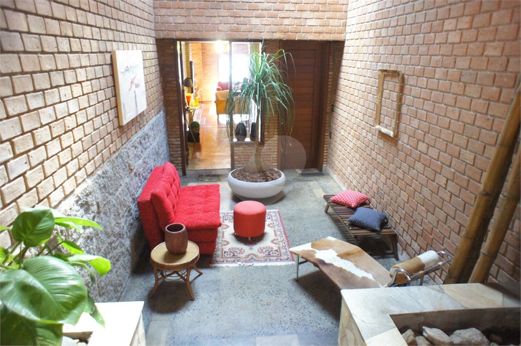Casa à venda com 4 quartos, sendo 1 suíte,  em Vila Suissa, Mogi das Cruzes, SP