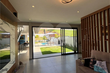 Casa à venda com 3 suítes no condomínio Villa D' Oro, Vinhedo - SP