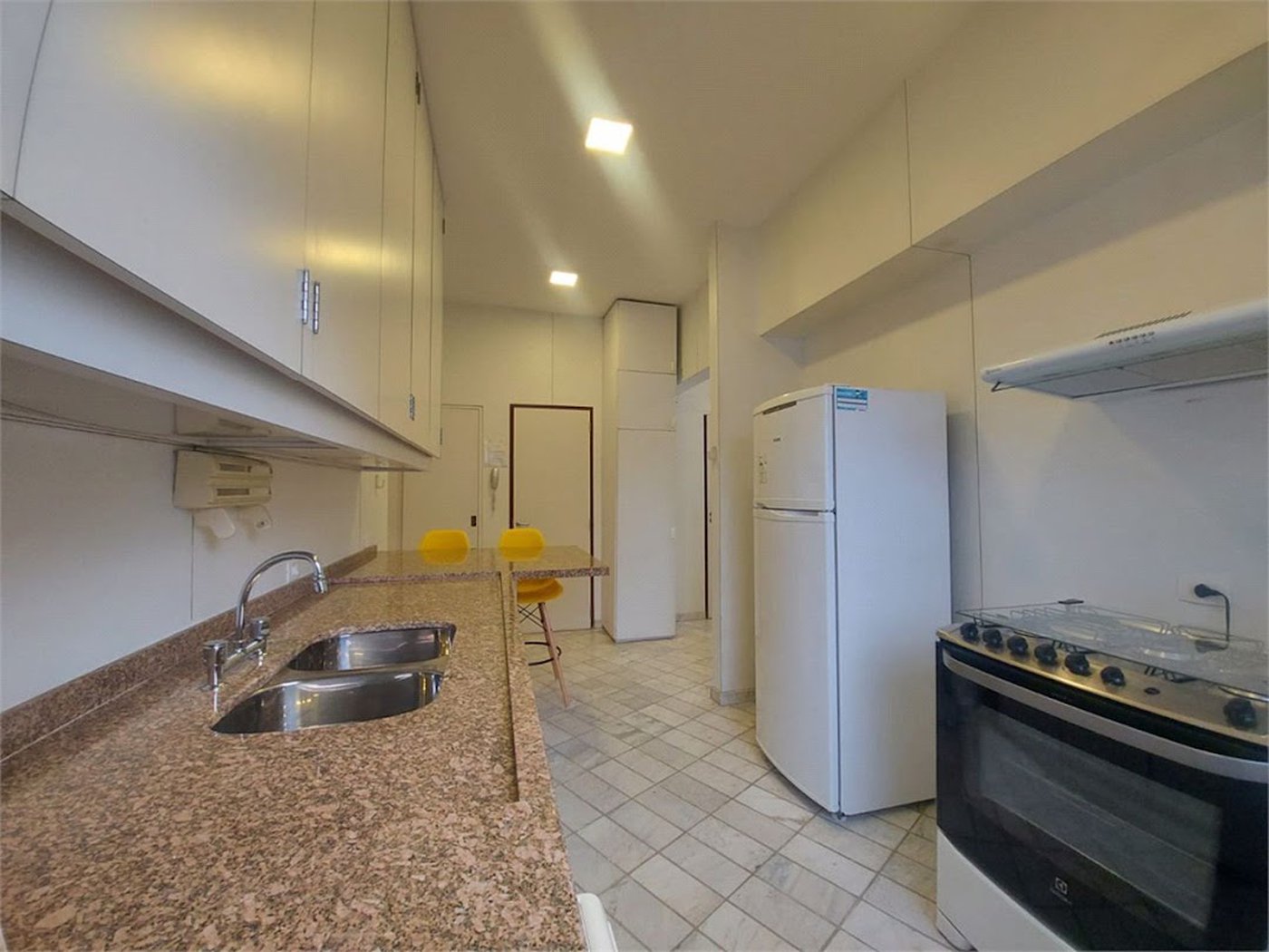 Apartamento com 4 dormitórios à venda, 120 m² por R$ 700.000,00 - Pitangueiras - Guarujá/SP