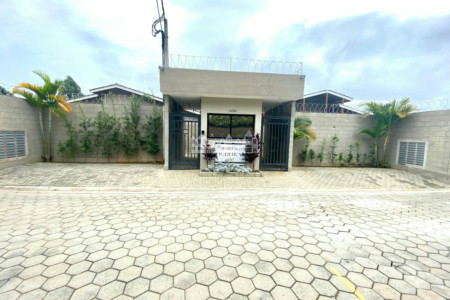 Casa à venda com 2 quartos, sendo 1 suíte, no condomínio Figueiras, Atibaia - SP