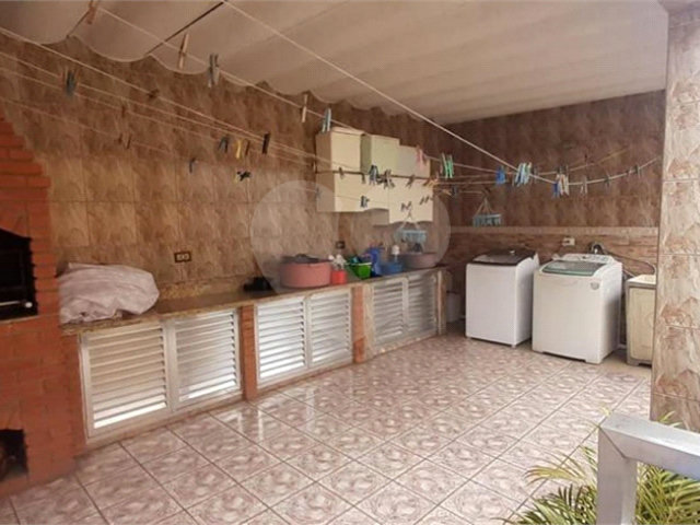 Sobrado à venda com 3 quartos, sendo 1 suíte,  em Jaraguá, São Paulo, SP