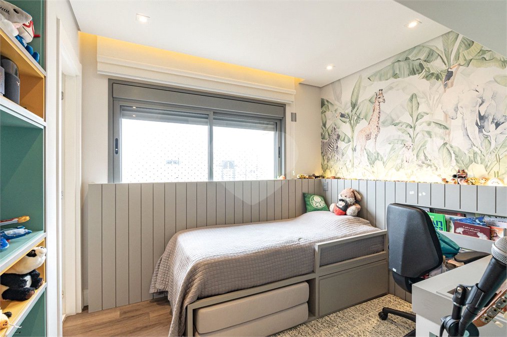 Apartamento à venda com 4 quartos, sendo 3 suítes,  em Jardim das Acácias, São Paulo, SP