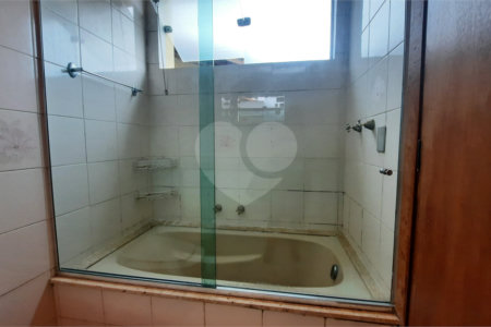 Sobrado à venda com 4 quartos, sendo 3 suítes,  em Interlagos, São Paulo, SP