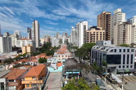 Apartamento para venda e locação na Aclimação de 108m² com 2 dormitórios e 2 banheiros, varanda